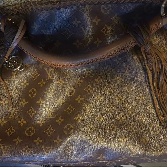 Louis V. Artsy bag with some custom leather work embellishments. - Picture 9 of 13